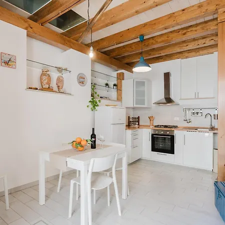 Casa Velella كاستيلاّماري ديل غو
